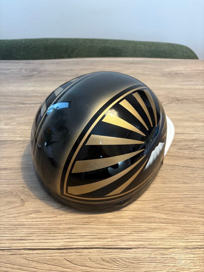 新品、未使用品 半キャ、半帽 富士日章 黒金 中央部文字入れ無料（金文字）