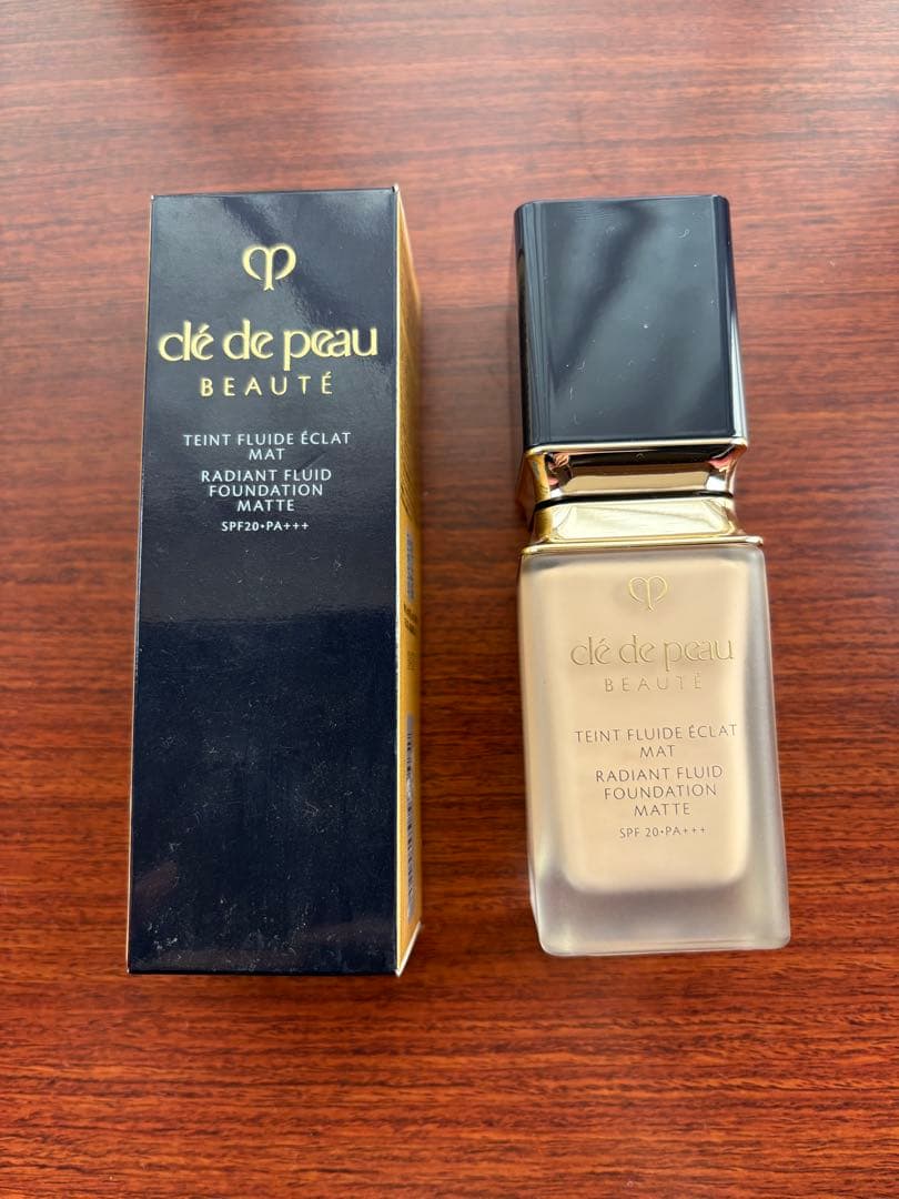 clé de peau BEAUTÉ タンフリュイドエクラマット　オークル10