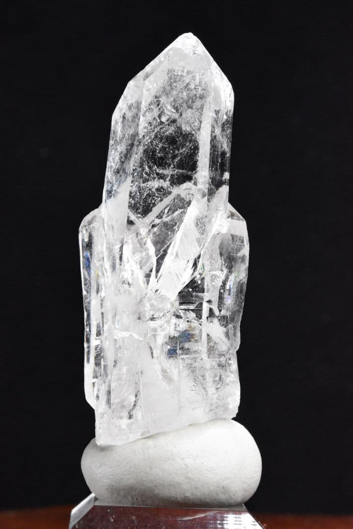 パキスタン スカルドゥ Ashopi鉱山産 レインボー入りクリアポイント