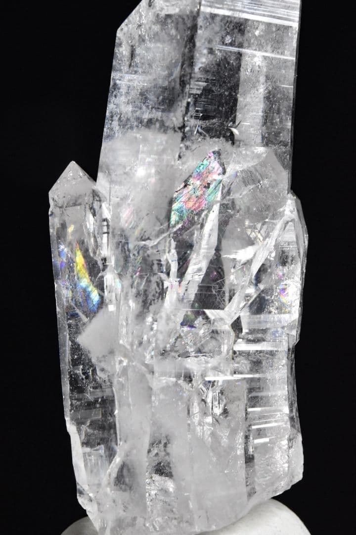 パキスタン スカルドゥ Ashopi鉱山産 レインボー入りクリアポイント