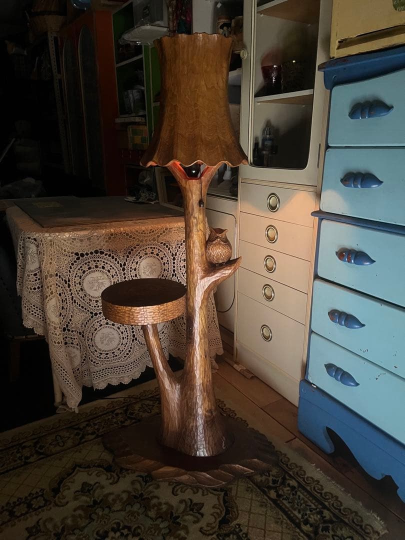 希少 フロアスタンドライト フクロウ 縁起物 木彫 インテリア 木製 風水 レア