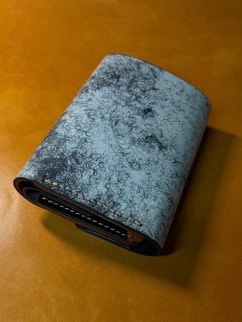 イタリアンレザーマルゴーフォグ黒　三つ折り財布