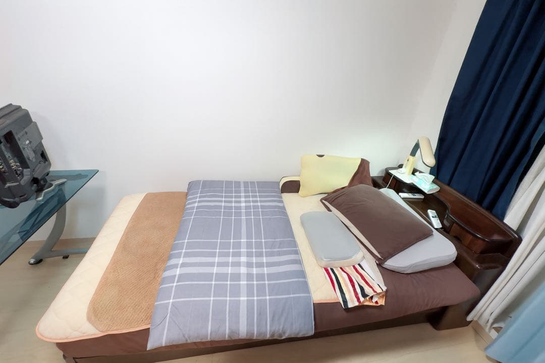 ブラウン　ベッドフレーム