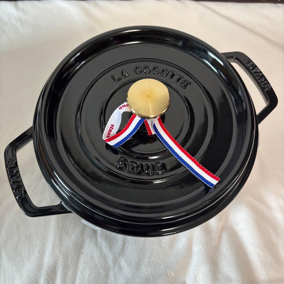 新品定価半額以下ストウブラウンドココット 22cm シャイニーブラックStaub