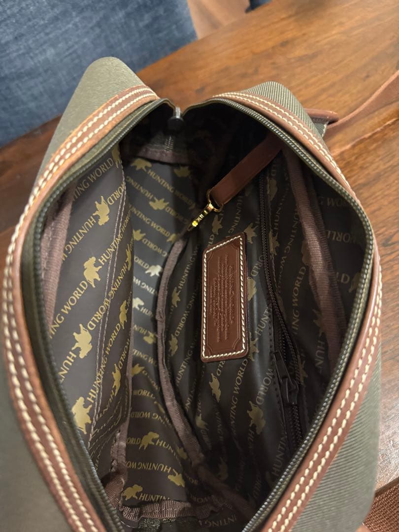 ハンティングワールド　オリーブグリーン ボディバッグ極美品　ユニセックス