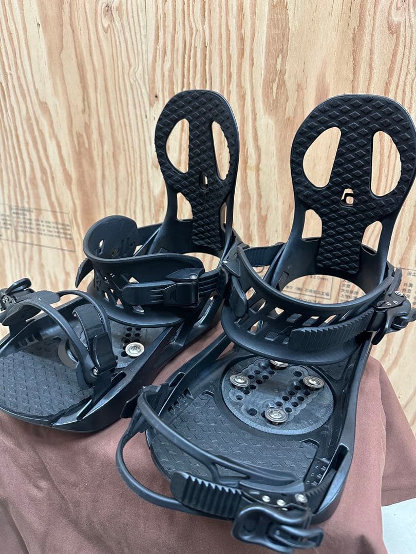 ブラック スノーボードビンディング