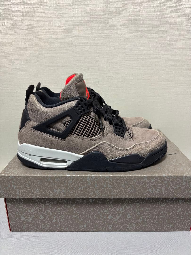 【ダイキ】Nike Air Jordan 4 \"Taupe Haze\"