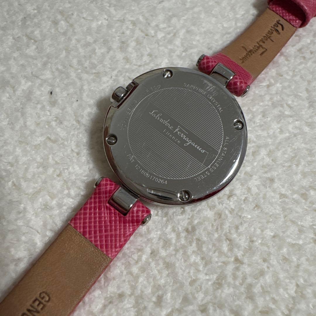 Salvatore Ferragamo ピンクレザー時計