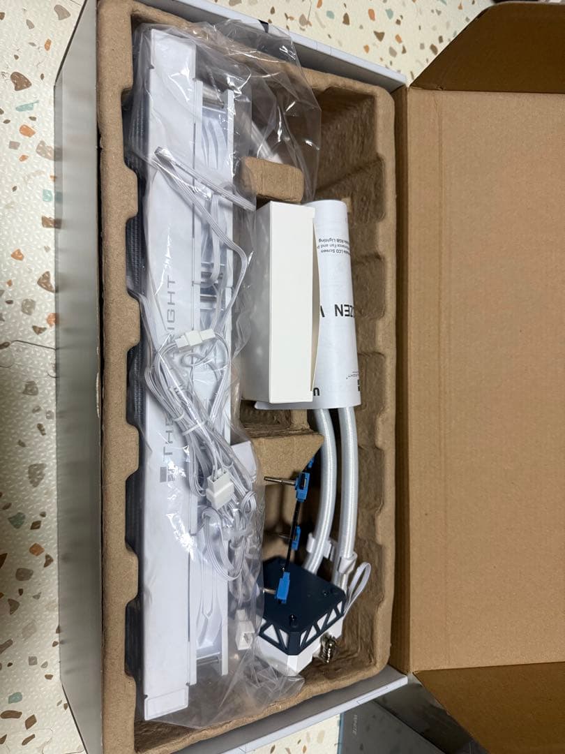 PC用ファン・クーラー Thermalright FROZEN WARFRAME 360 WHITE