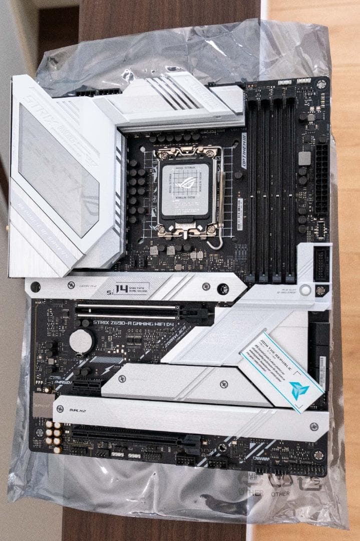 マザーボード ASUS ROG STRIX Z690-A GAMING WIFI D4