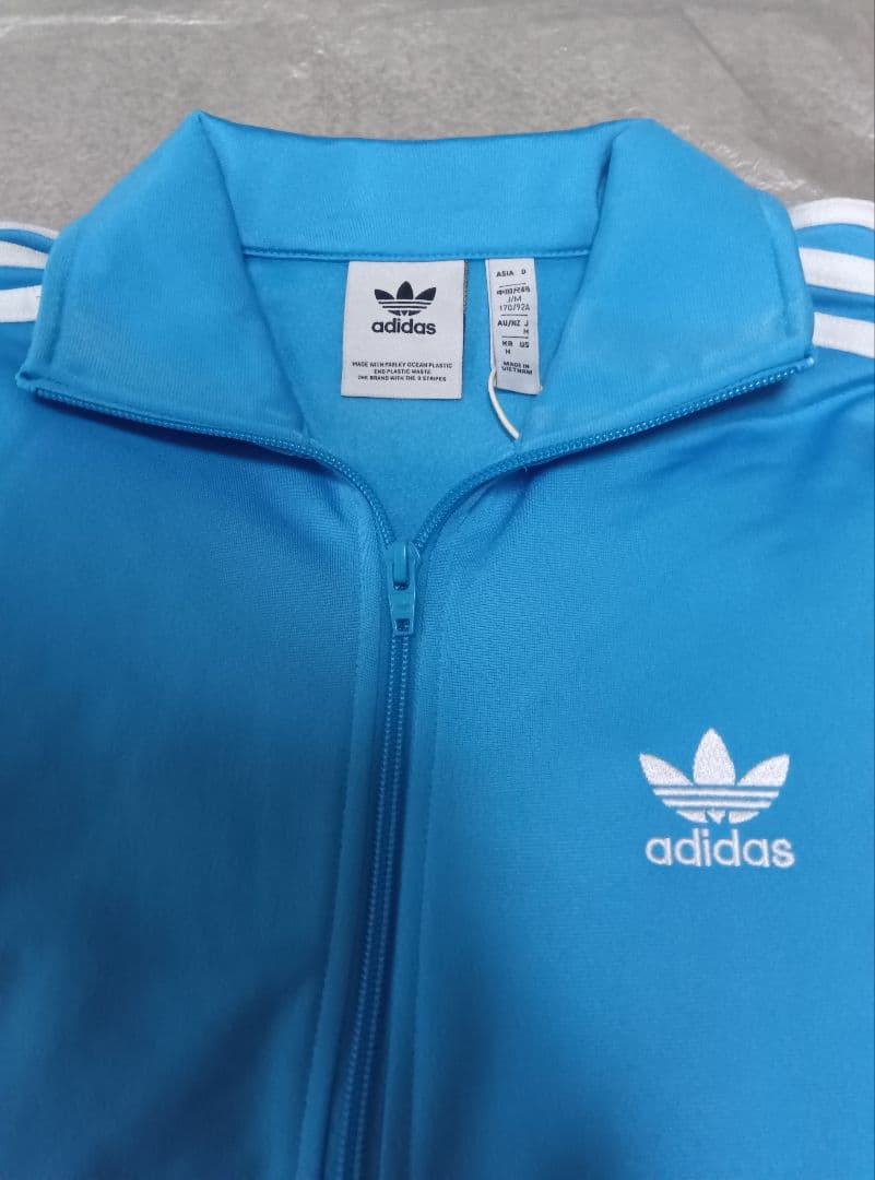 アディダス ジャージ上着 水色 M 新品未使用品