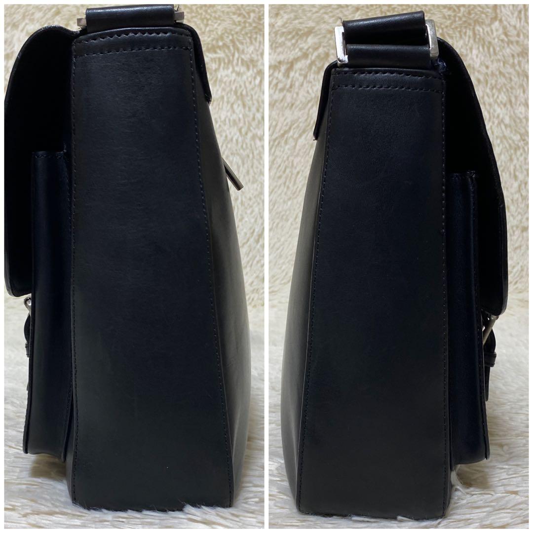 BREE ブラック　本革 メッセンジャーバッグ　肩掛け　斜め掛け　フラップ付き