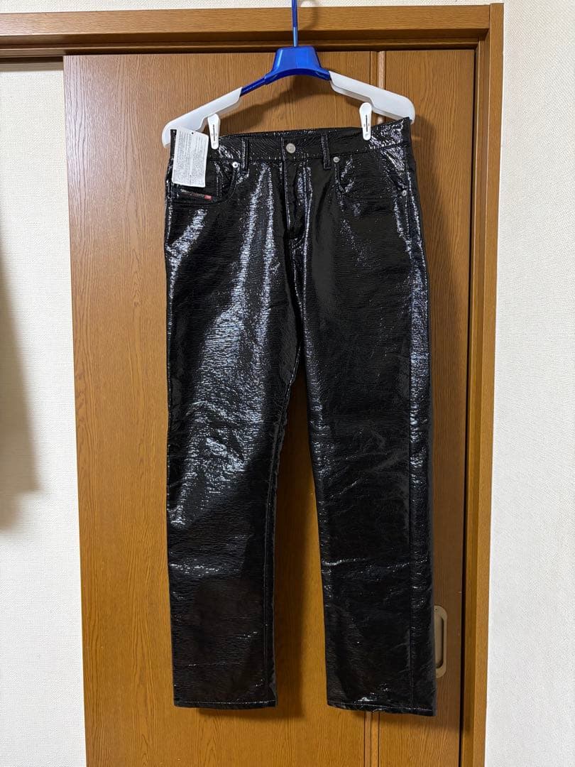 Diesel　エナメルパンツ　フェイクレザー　光沢パンツ　黒　サイズ30