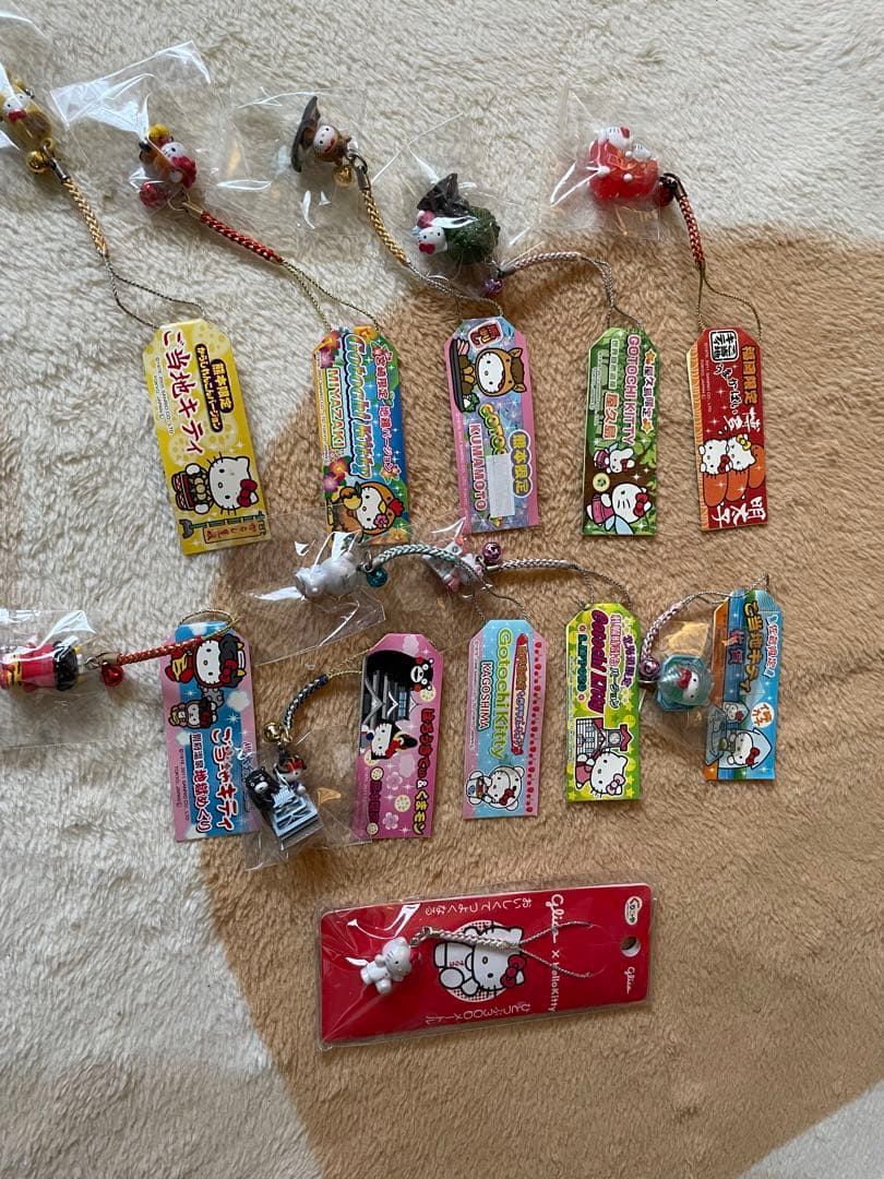 ご当地ハローキティストラップ11個セット（期間限定価格）