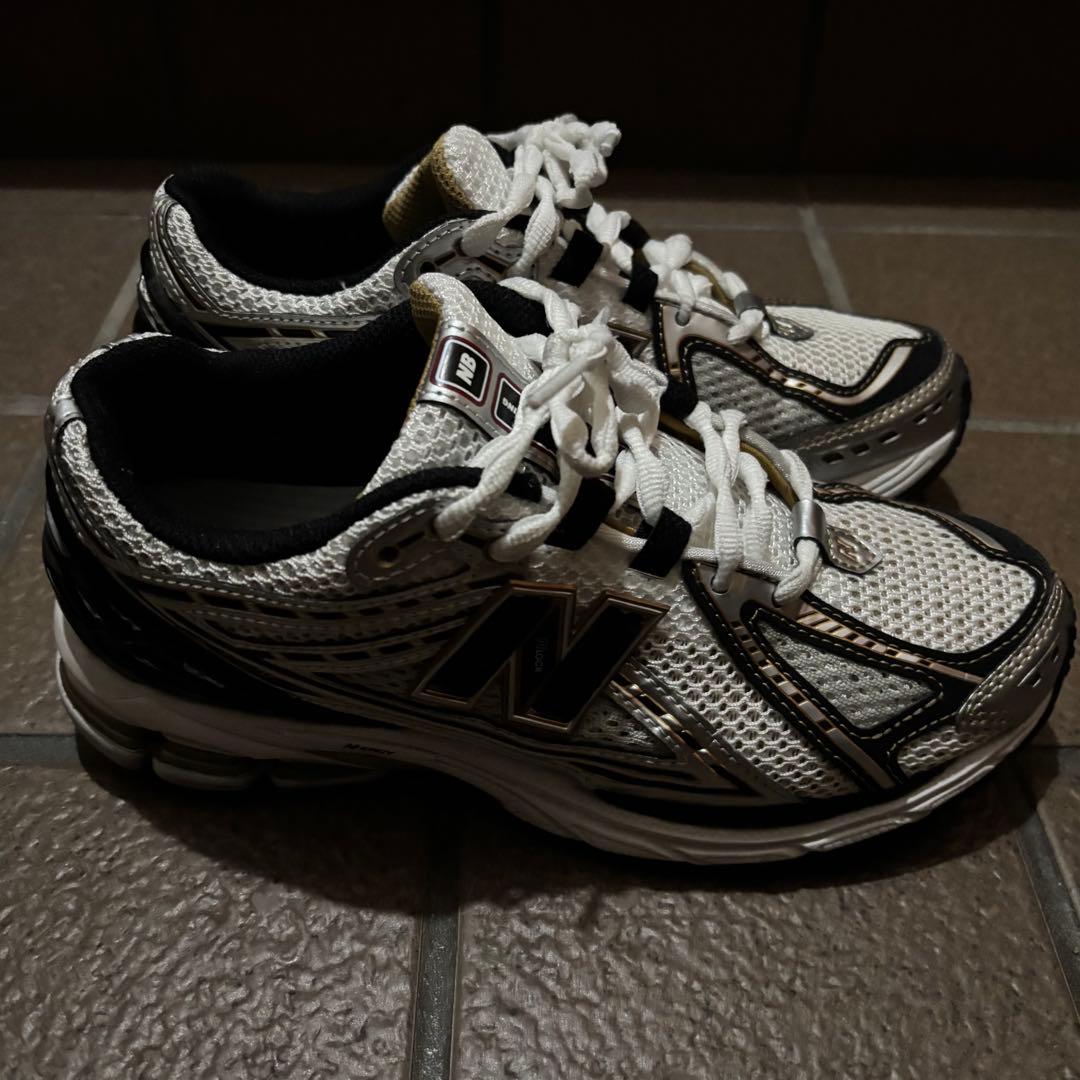 美品　ニューバランス　M1906RA 23.5 スニーカー