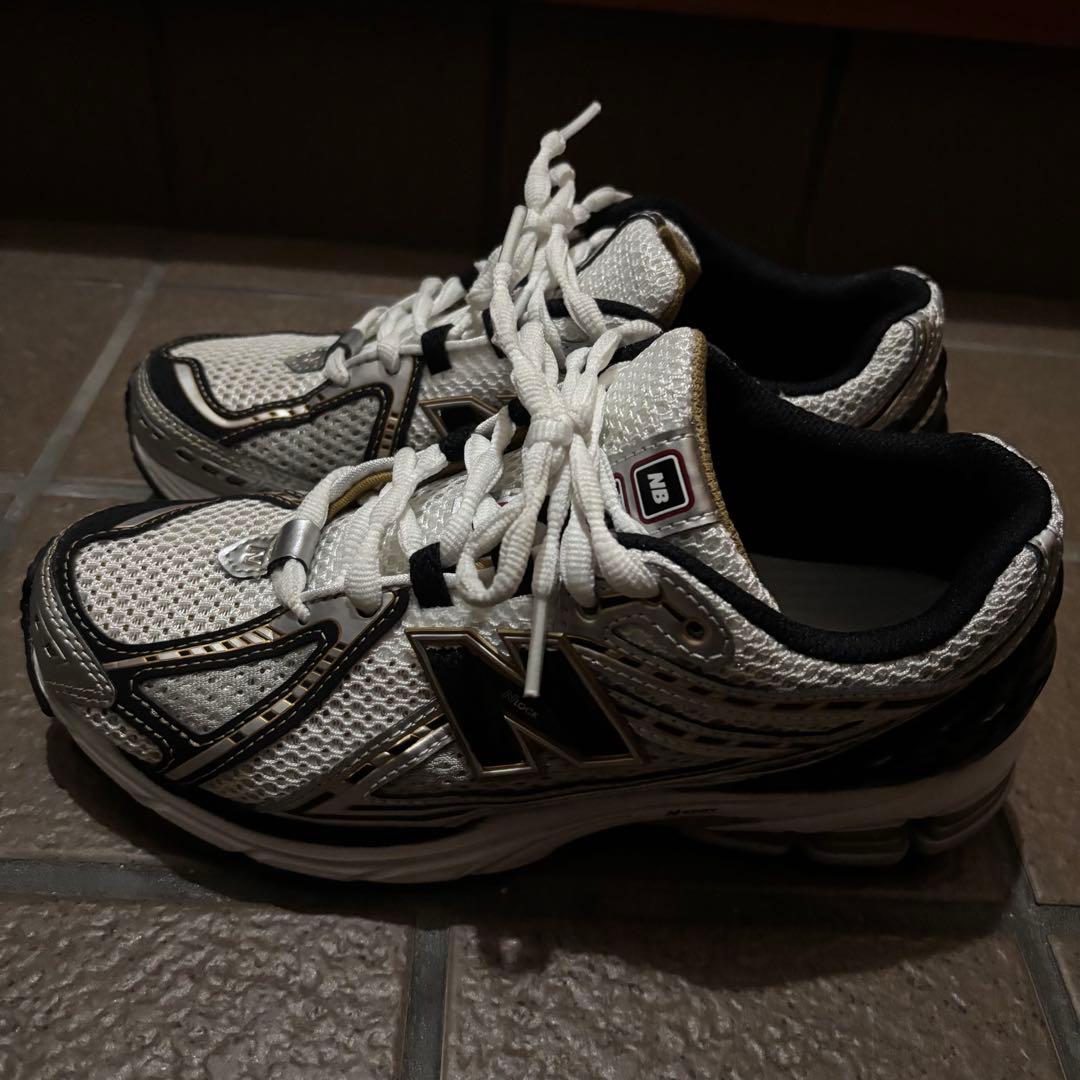 美品　ニューバランス　M1906RA 23.5 スニーカー