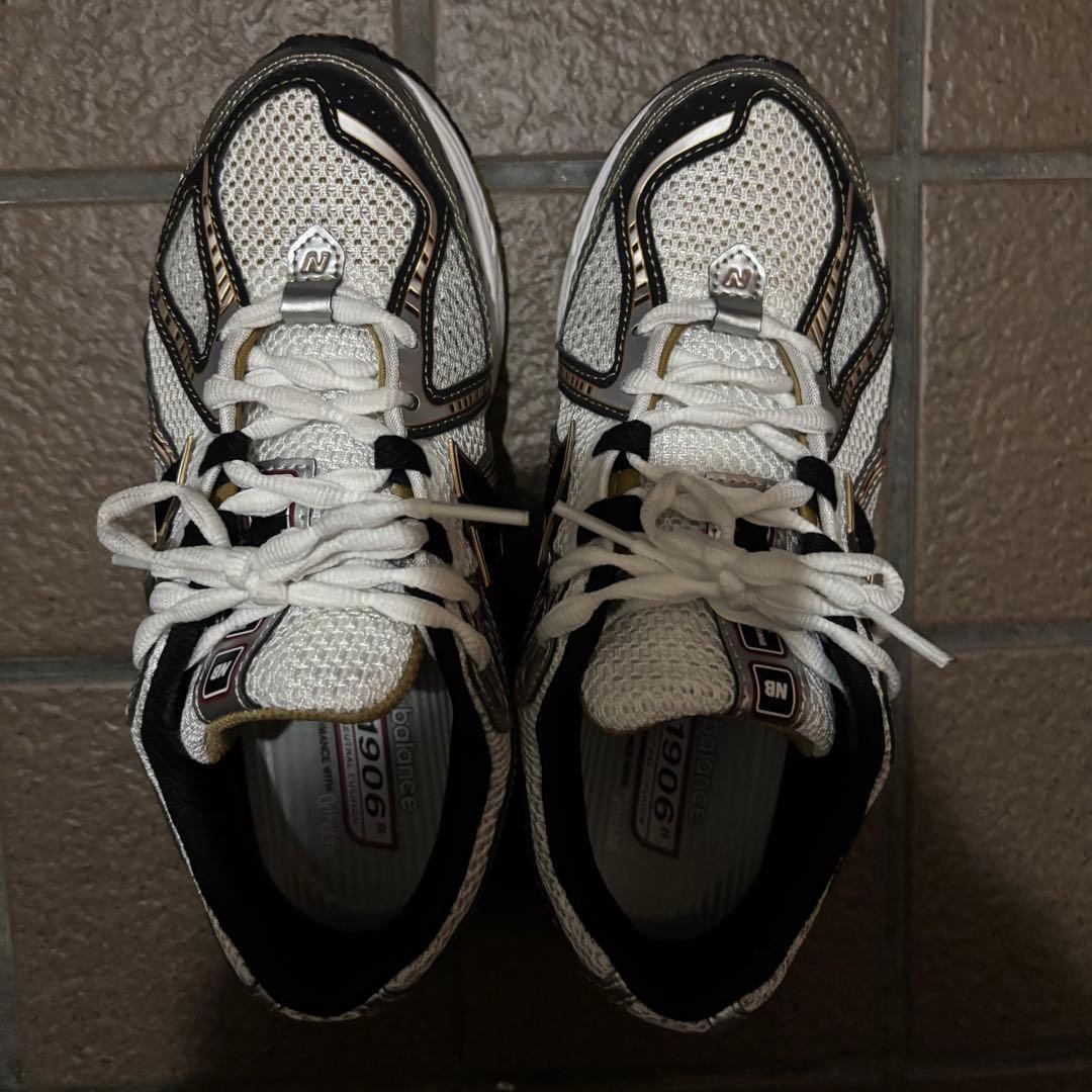 美品　ニューバランス　M1906RA 23.5 スニーカー