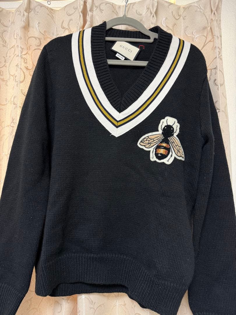 GUCCI ブラック Vネック セーター 蜂刺繍 ユニセックス