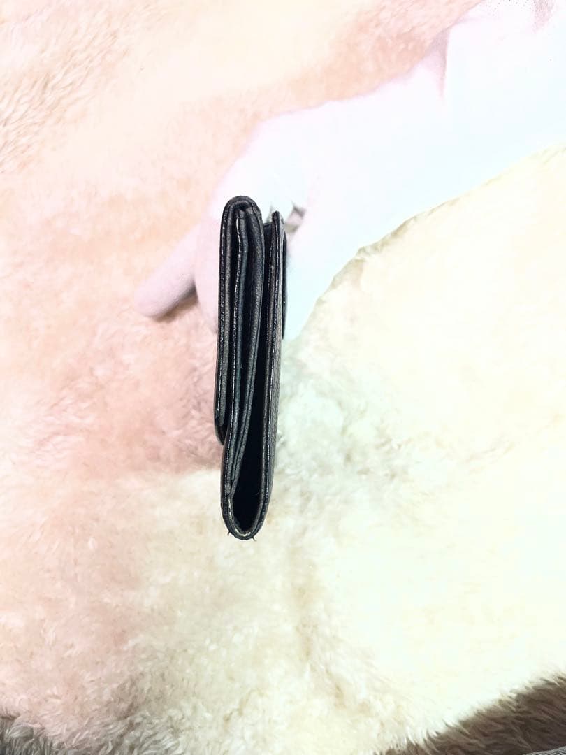 入手困難 CHANEL キャビアスキン ココマーク 二つ折り財布 ブラック