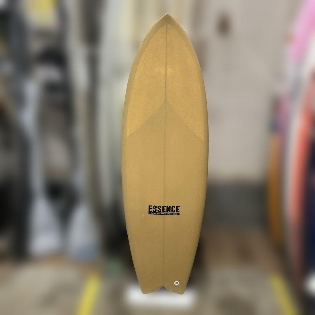 新品格安ESSENCE ショートボードベージュフィッシュ5’2動く！フィン付き