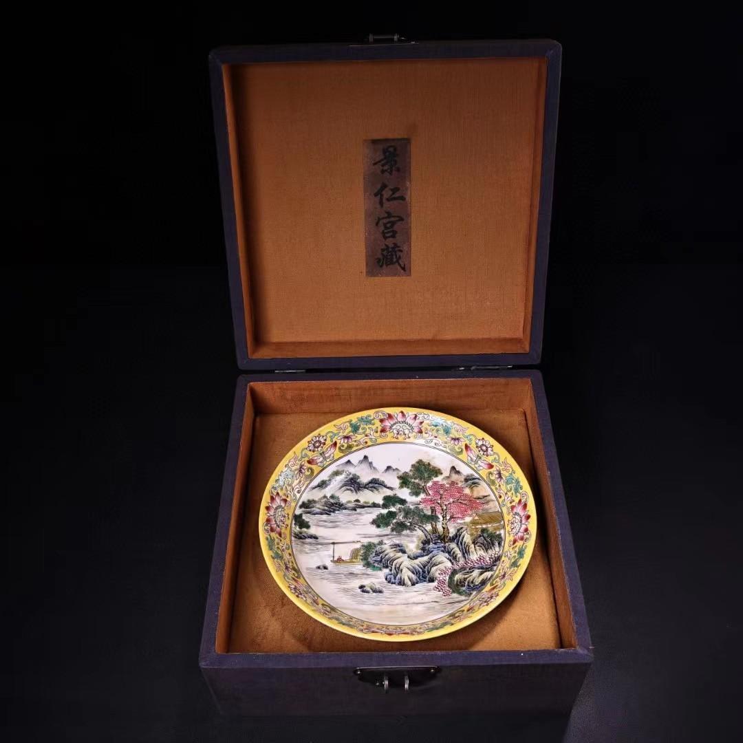 中国古美術・珍蔵粉彩・陶磁器の中皿・風景絵・置物・純手描き・刺繍の箱付・茶道具