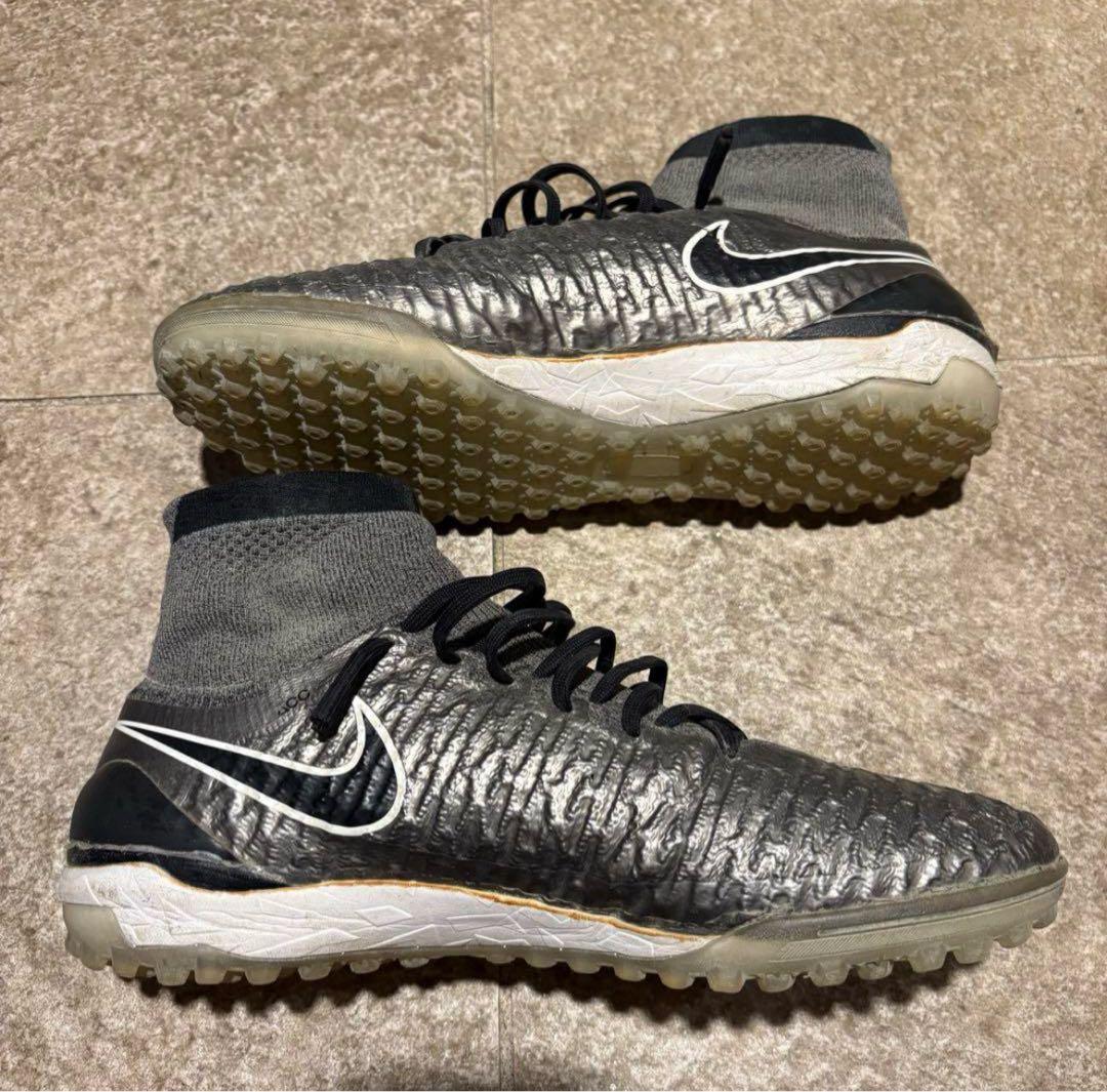 ナイキ マジスタオブラ　サッカー　トレーニングシューズ　フットサル