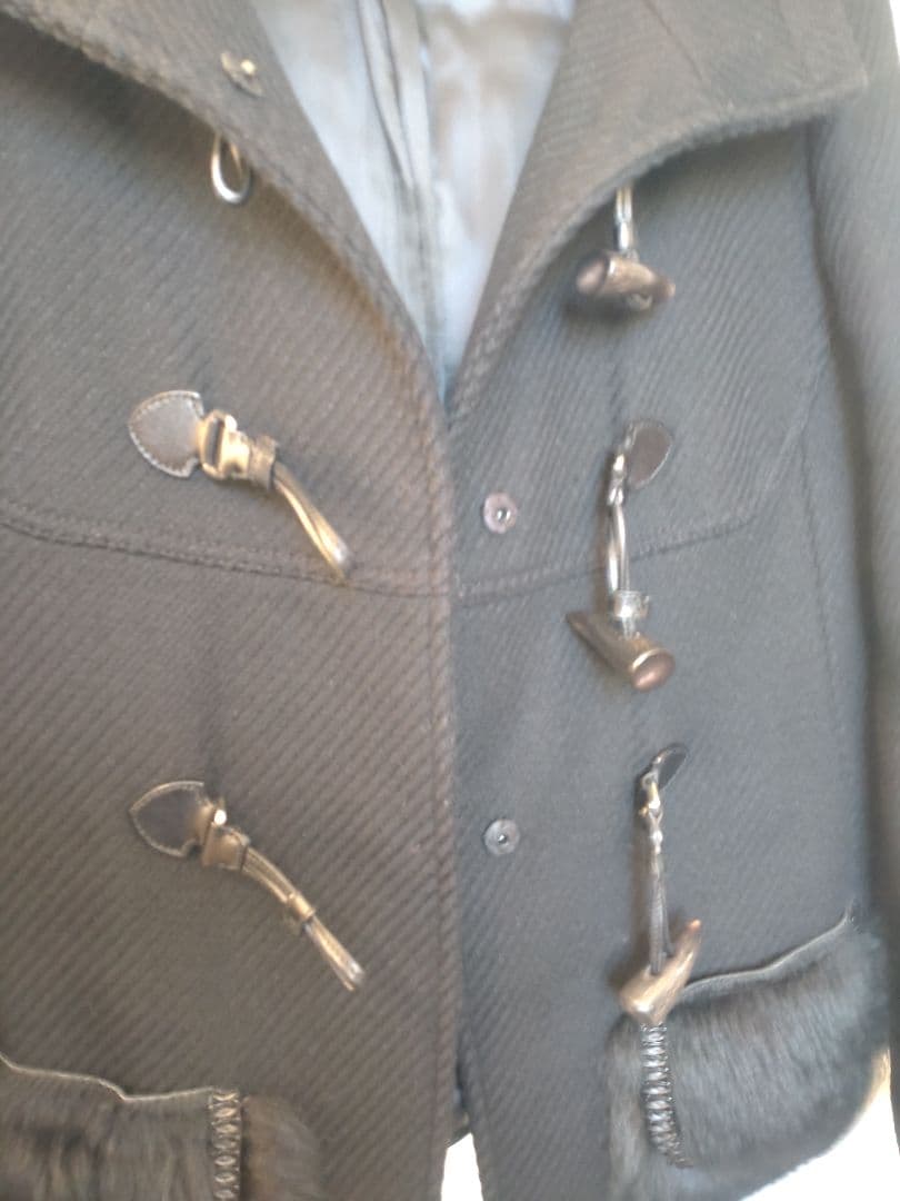 PRADA　プラダ　レディース　ショートダッフルコート（中古）ファー付き