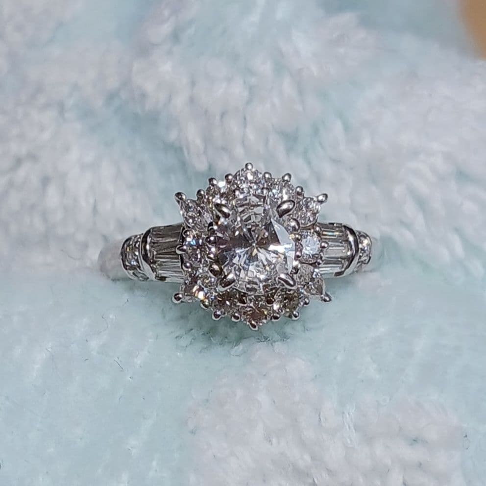 Pt900 天然ダイヤモンド 合計1.11ct 豪華 ヘイロー オーバル リング