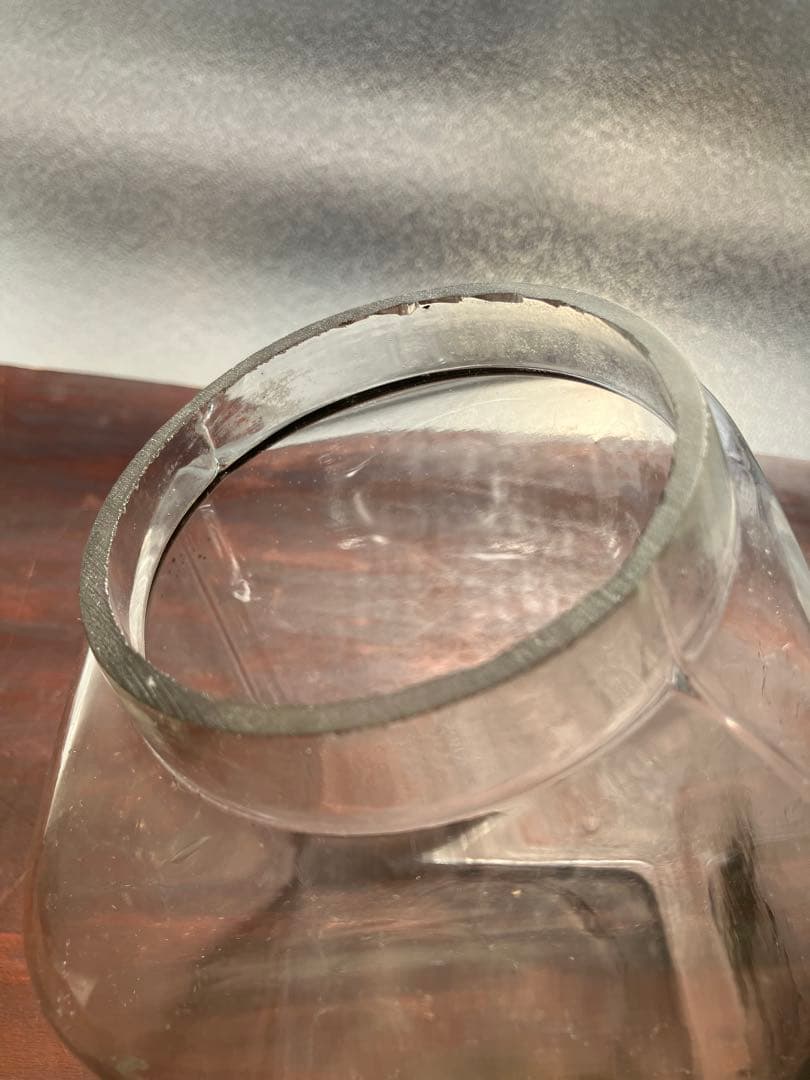 昭和レトロ　小ぶりザイズのタイプ違い　蓋付きガラス瓶　2個セット