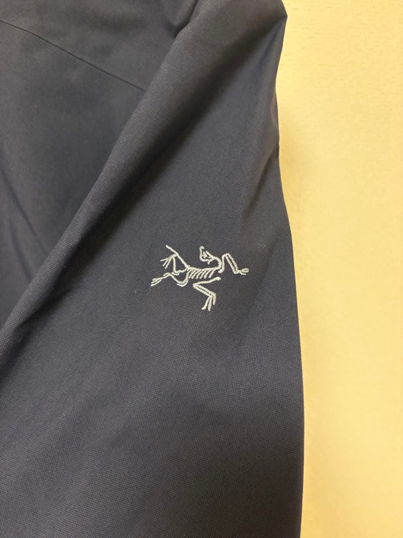 【値下げ交渉可能】Arc'teryx ネイビー トレンチコート
