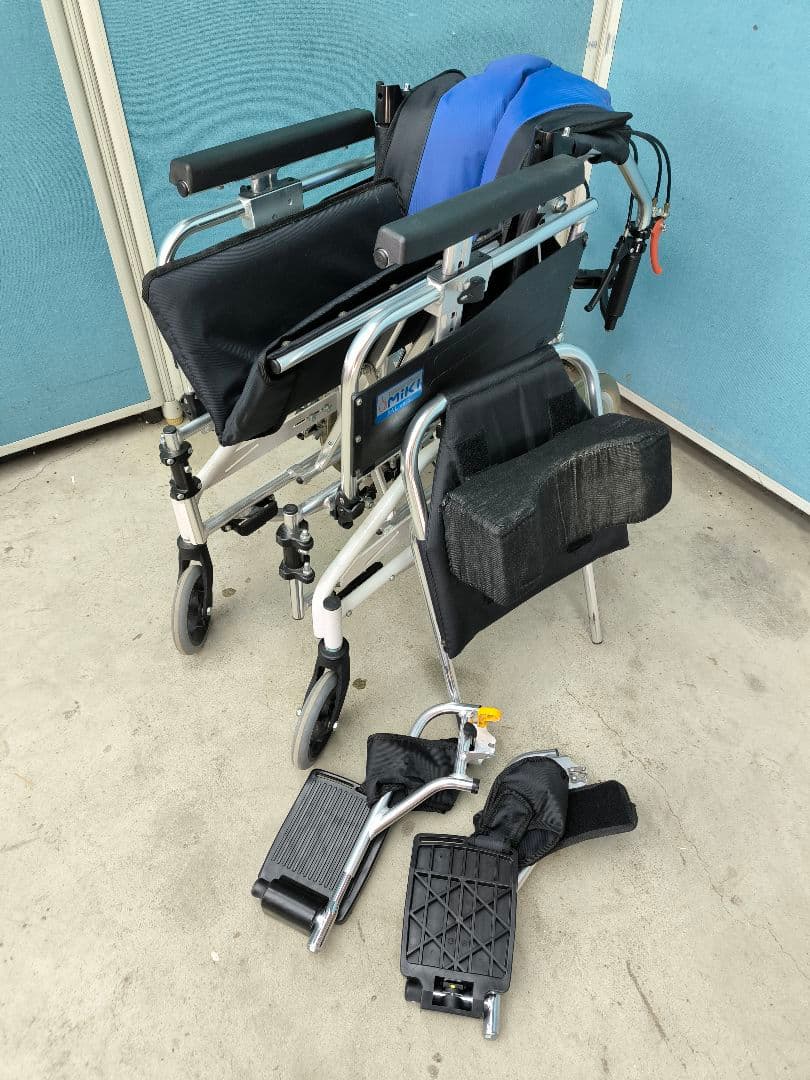 ミキ　リクライニング&ティルト式 介助用車いす BAL-12ノーパンクタイヤ仕様