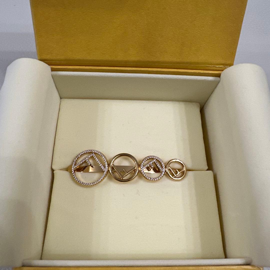 Fendi ゴールドロゴヘアピン箱つき 未使用