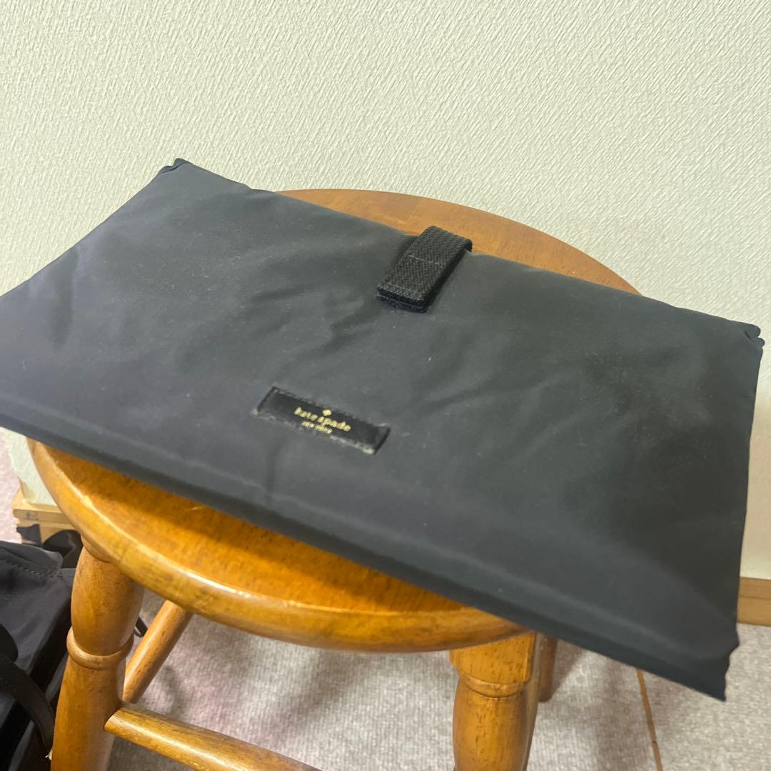 美品　kate spade 黒 マザーズバッグ 　　オムツ替え時のマット付き