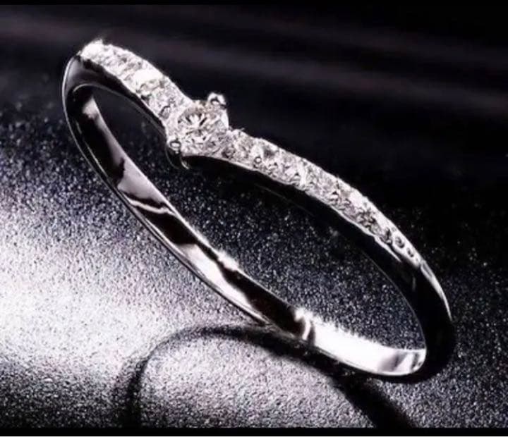 【本物の品質】天然 ダイヤモンド リング v字 vライン pt900