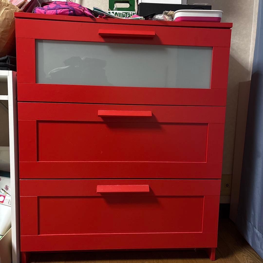 IKEA 赤い3段チェスト ガラス前面付き