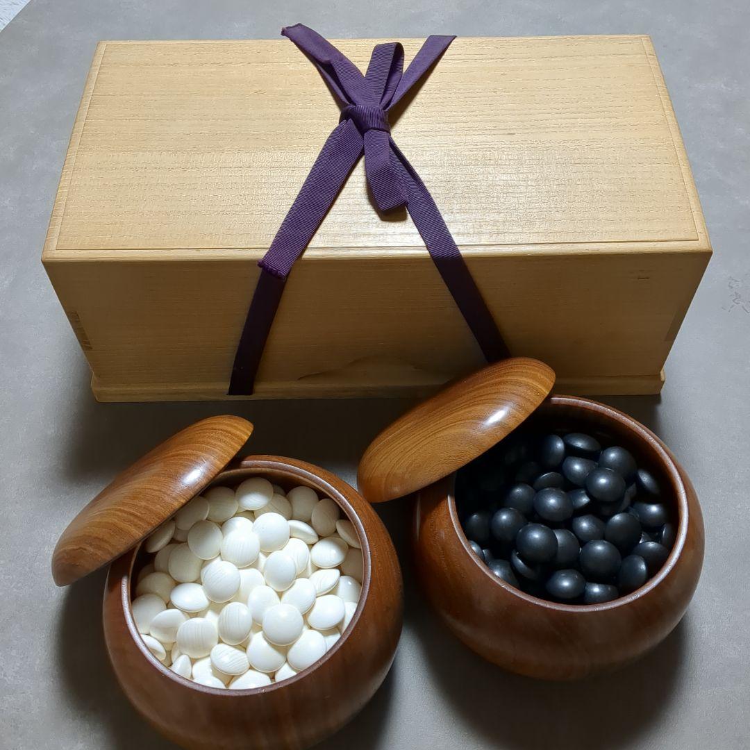 天然本蛤雪印38号・那智黒　高級碁石　碁笥付き　桐箱入り