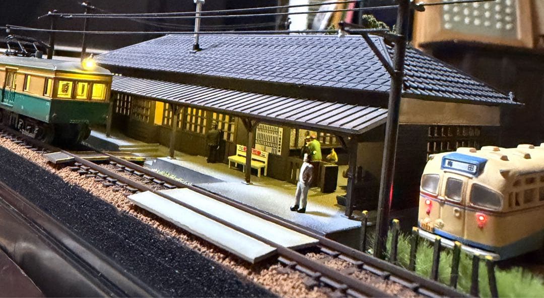 昭和をかもしだす懐かしの停車場、昼と夜の現風景、神戸梅田、レトロ夢の希少逸品。