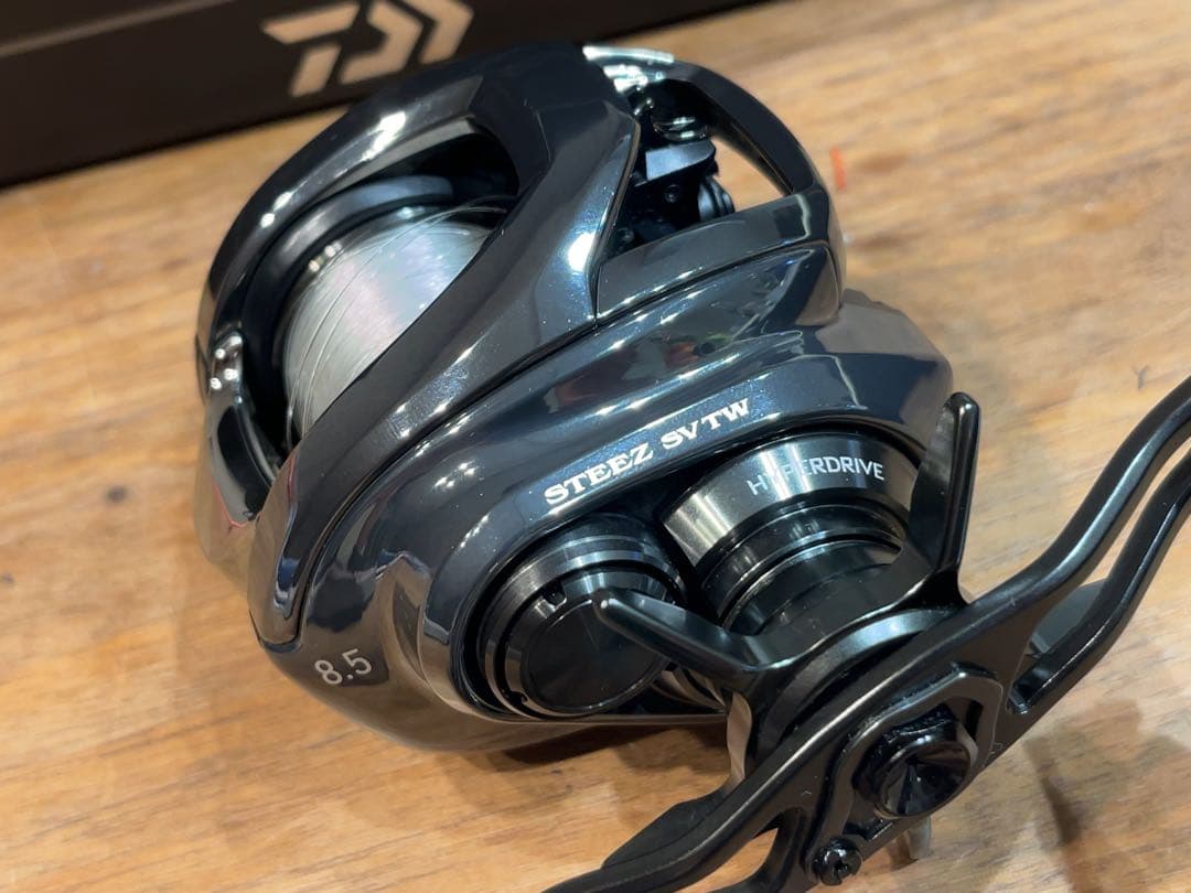 美品 ダイワ 24スティーズSV TW XH 右ハンドル ライン付