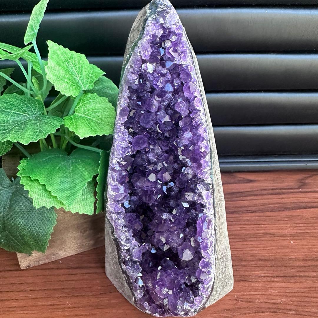 濃紫の煌めきウルグアイ産☆キラキラ☆アメジストクラスターパワーストーンA1121