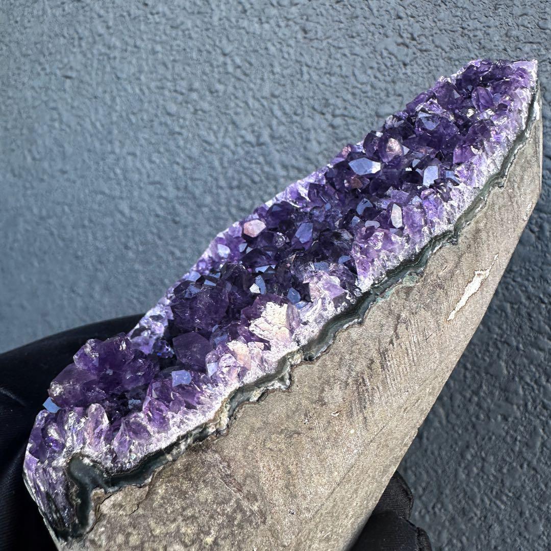 濃紫の煌めきウルグアイ産☆キラキラ☆アメジストクラスターパワーストーンA1121