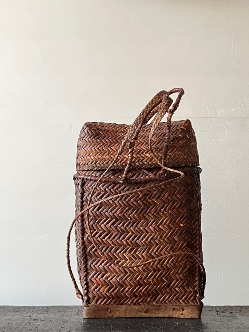 アンティーク　フィリピン ルソン島・ボントック族のサンギ／編み込み籠 花入 収納