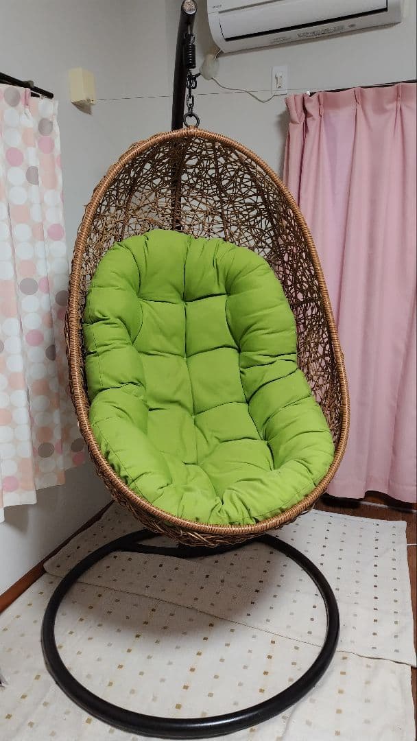 高級卵型ハンギングチェア 自立式のスタンド付き 人工ラタン（PEラタン）編み