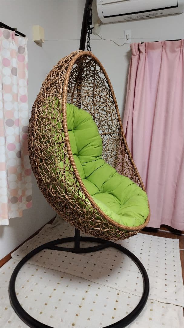 高級卵型ハンギングチェア 自立式のスタンド付き 人工ラタン（PEラタン）編み