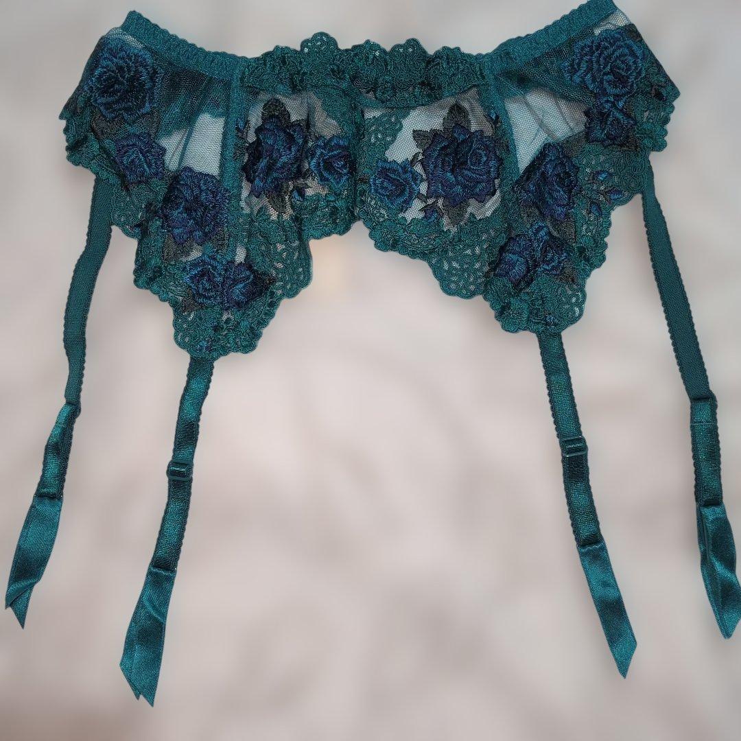 スタディオファイブ　緑　花柄刺繍ブラ・Tバック・ガーターベルト3点セット　C75