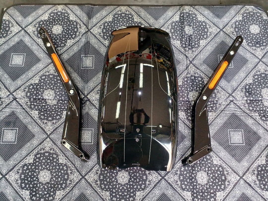 ハーレー純正FXBRSリアフェンダーとストラット美品です！