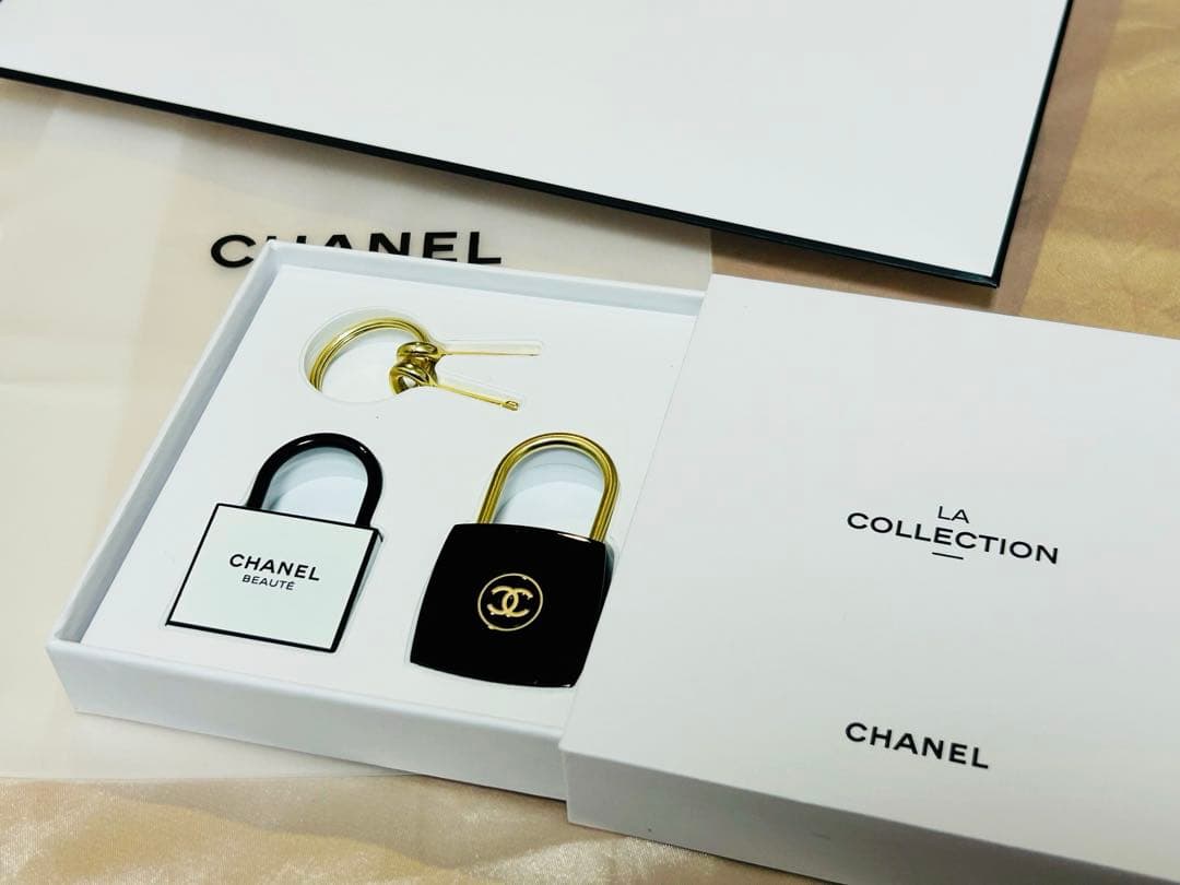 CHANEL キーホルダーロック 香水セット ショッパー付き