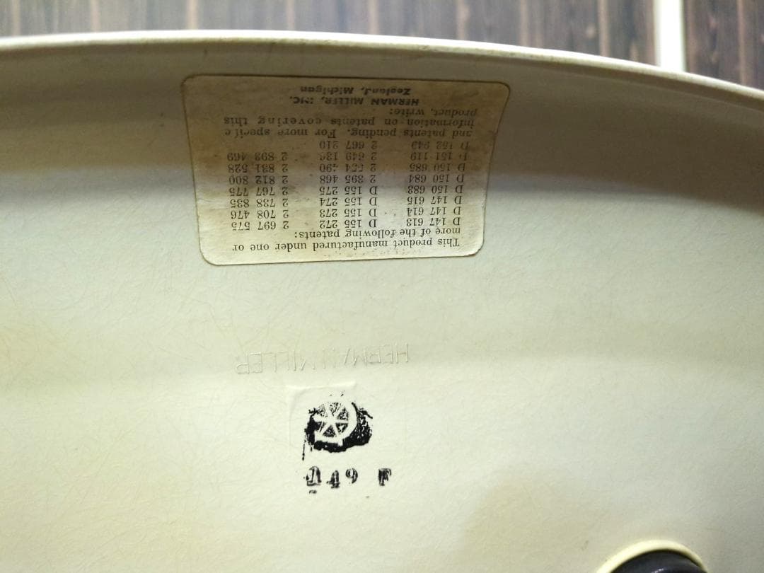 〈即購入可〉ハーマンミラー イームズ チェア ホワイト 現状渡し