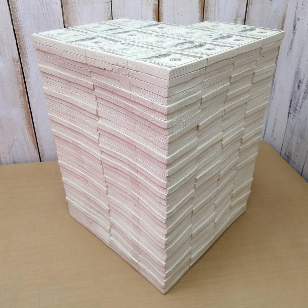 イースねチェア 300万ドルの椅子 スツール ロータリー・ヒロ