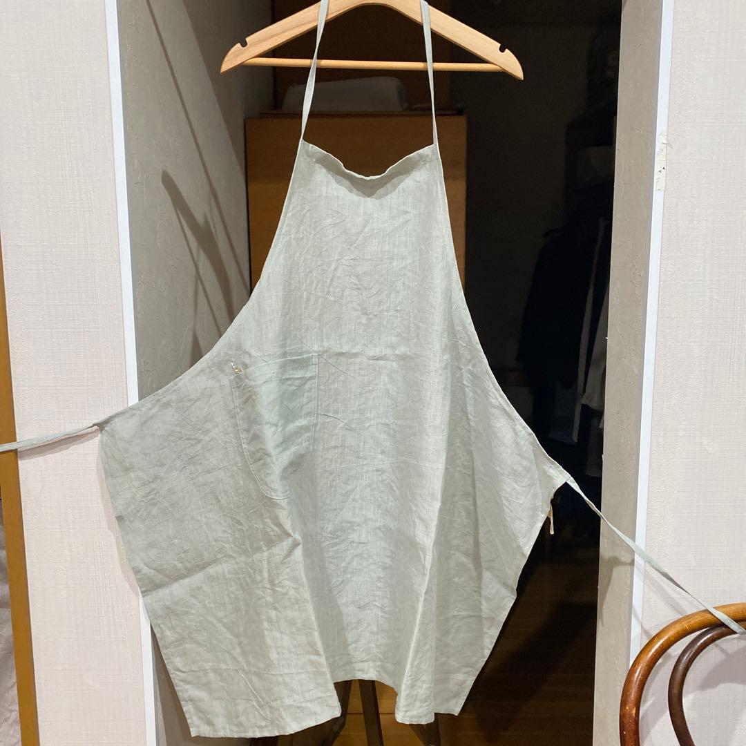 ババグーリ　グレー エプロン 花の刺繍付き