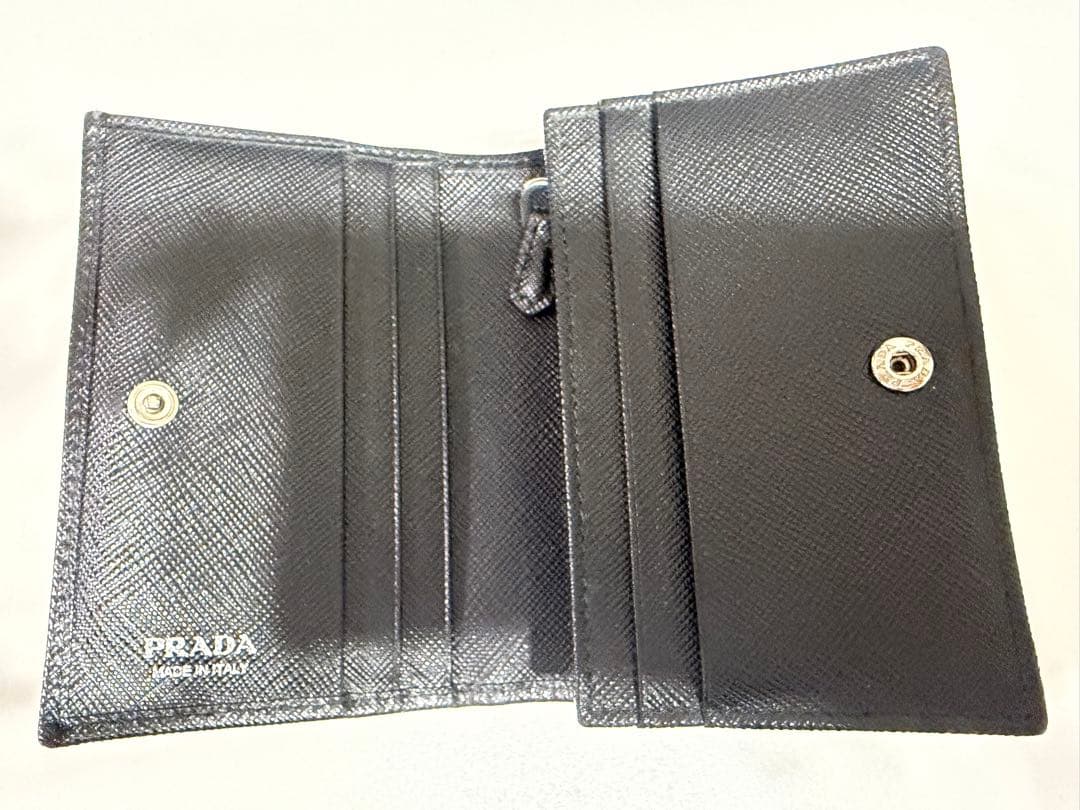 PRADA プラダ　折りたたみ財布　2つ折り　ブラック　ネロ
